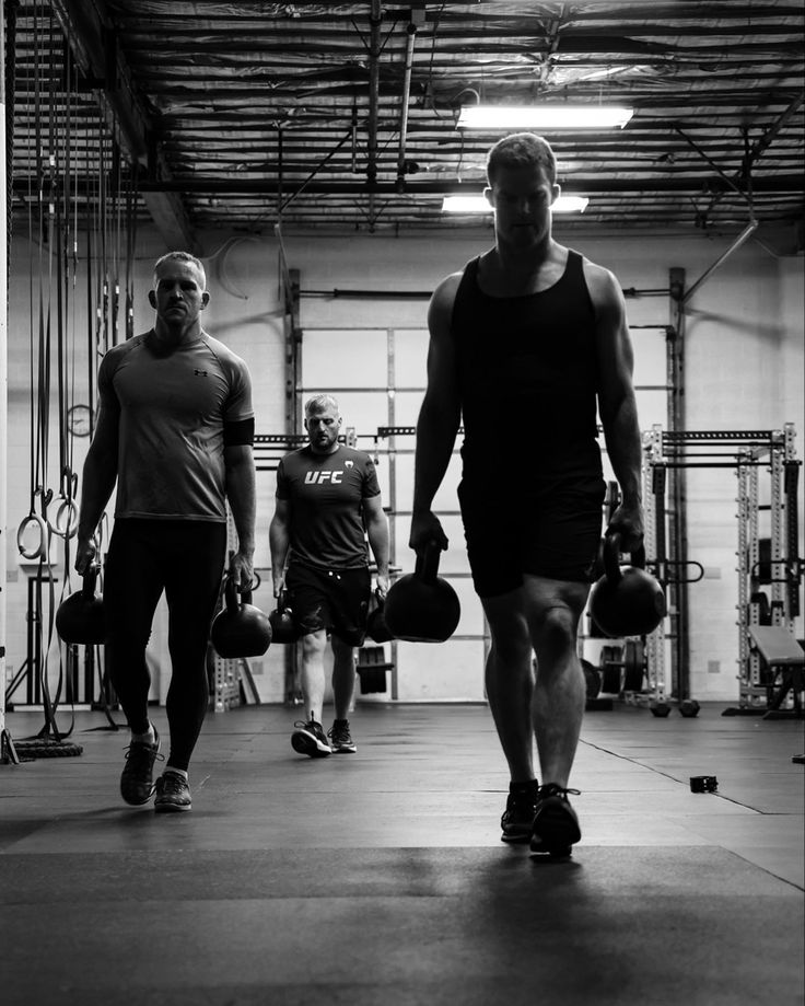 momci rade kombinovani trening