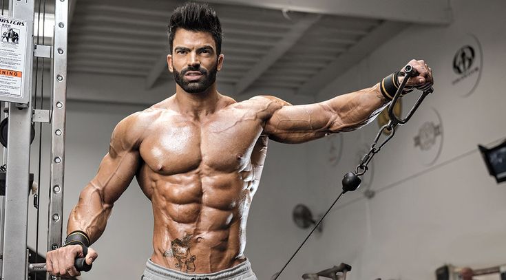 Izvodjenje vezbe "Cable lateral raises"